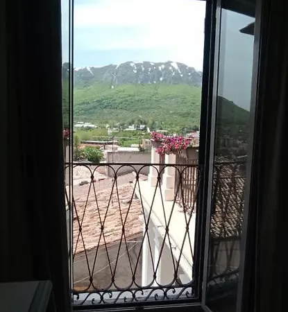 Il Cardinale Oda ve Kahvaltı Rocca di Mezzo